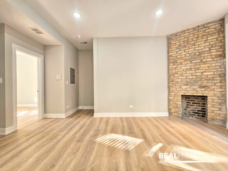 Building Photo - 428 W Belden Ave