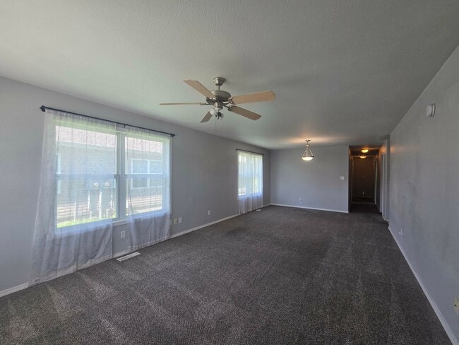 Building Photo - 906 Whitetail Ct