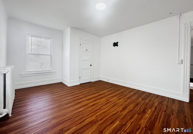 Building Photo - 394 High St