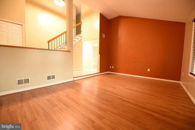 Building Photo - 111 Biscayne Ct