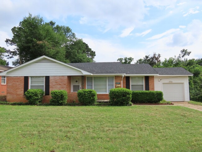 Primary Photo - Cozy 2 Bedroom Home