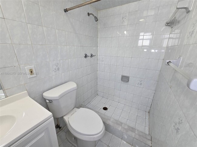 Building Photo - 120 ROYAL PALM Rd