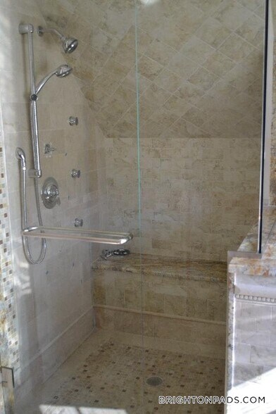 Building Photo - 127 Nonantum St