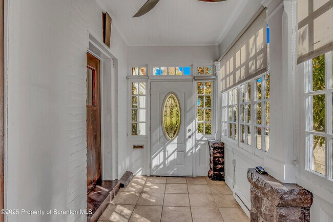 Building Photo - 533 S Franklin St