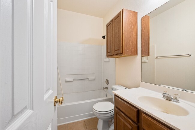 Building Photo - Spacious 4 Bedroom, 2 Bath Single-Story Home in Manor