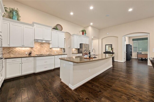 Building Photo - 205 Lake Como Dr