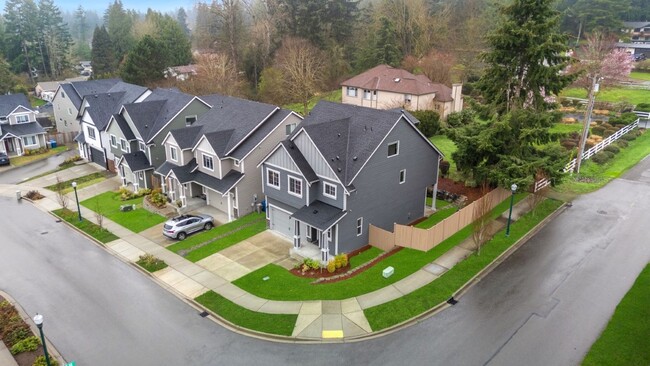 Building Photo - 4Bd/3.5Ba Covington House