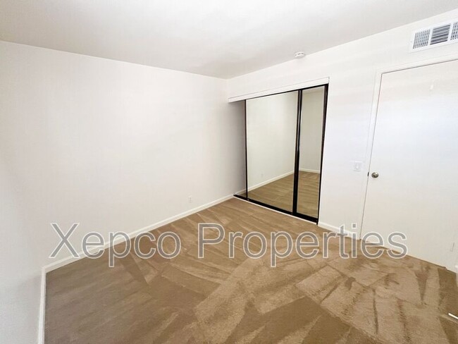 Building Photo - 479 Bradshaw E Ln
