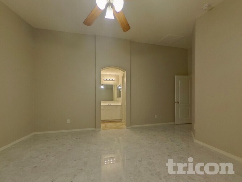 Building Photo - 24832 W Kowalsky Ln