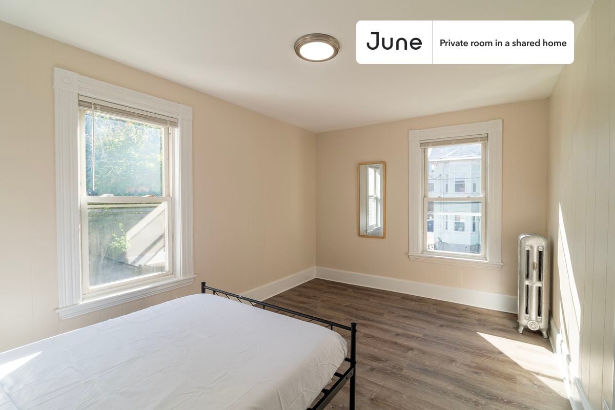 Building Photo - Room in Shared 7 bed/2 bath home in Allston