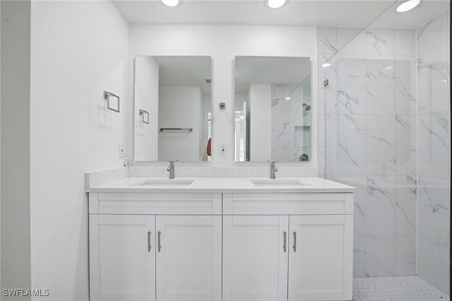 Building Photo - 416 Pinehurst Ave