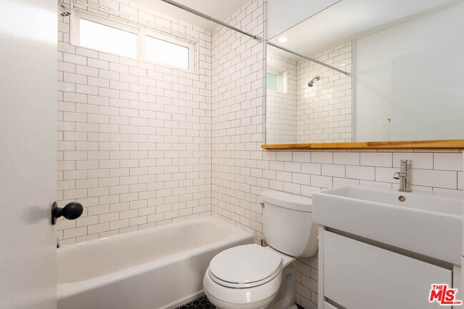 Building Photo - 1016 Sanborn Ave