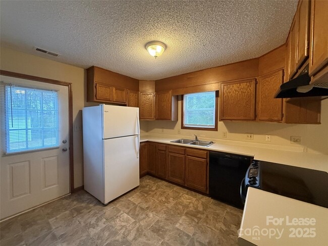 Building Photo - 131 Pine Meadow Ln