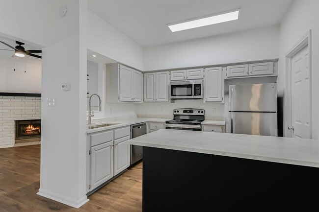 Building Photo - 1307 Kinney Ave