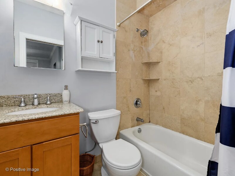 Building Photo - 556 W Deming Pl