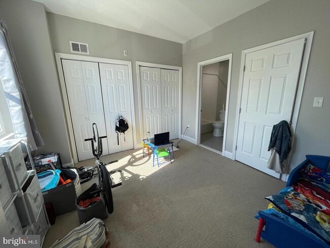 Building Photo - 667 N 39th St