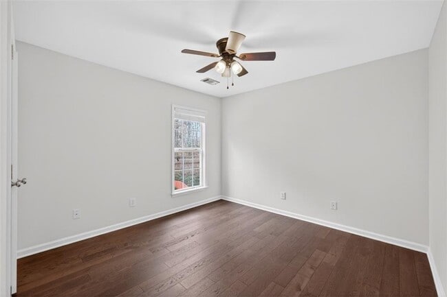 Building Photo - 5008 Bethpage Dr NE