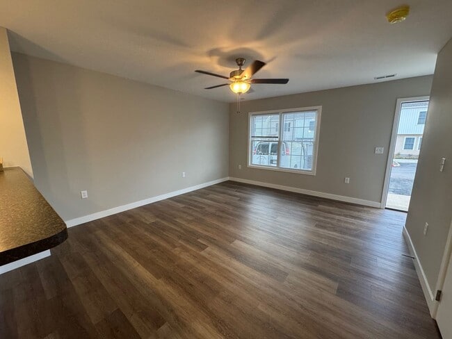 Building Photo - BRAND NEW HOME! 2 Suites with private baths