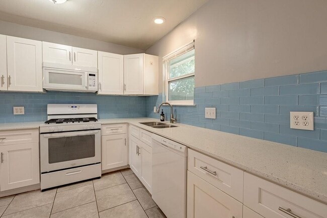 Building Photo - 310 E Grady Dr
