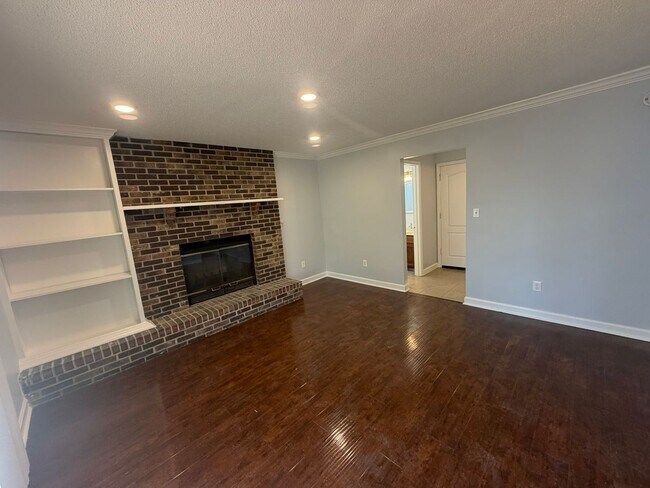 Building Photo - Unique 3BR/2.5BA Southwest Columbia Rental – Near Rock Bridge High!