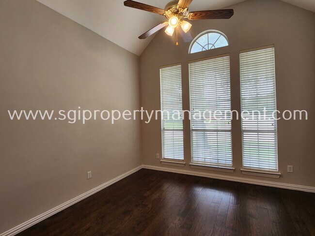 Building Photo - 6317 Day Spring Dr