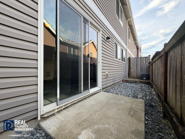 Building Photo - Courtney Ridge Townhome with Garage & Private Patio!