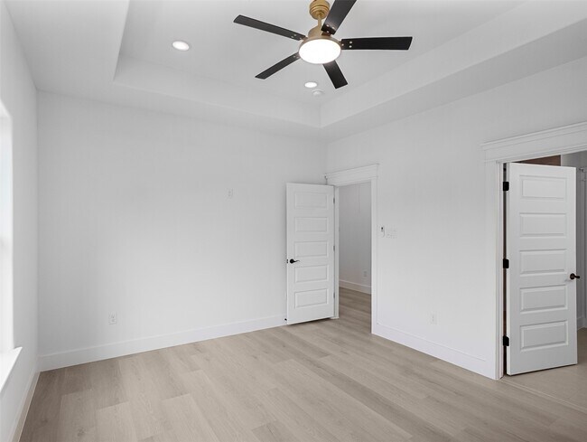 Building Photo - 4111 E Toliver St