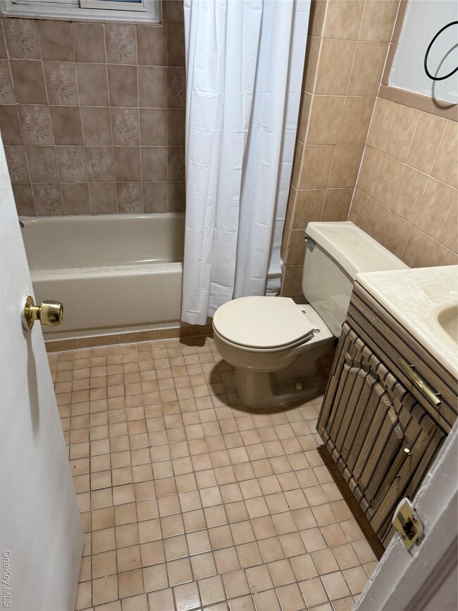 Building Photo - 18 Leach St