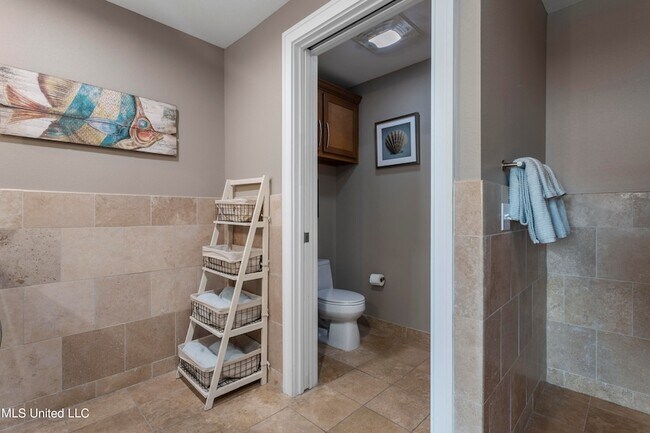 Building Photo - 2060 Beach Blvd