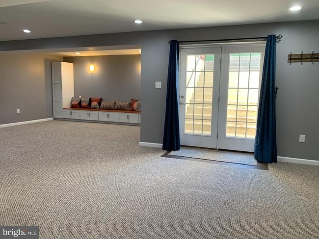 Building Photo - 8379 Academy Rd