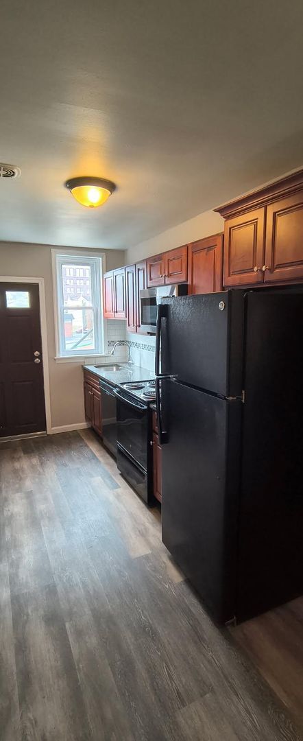 Building Photo - 228 W 3rd St