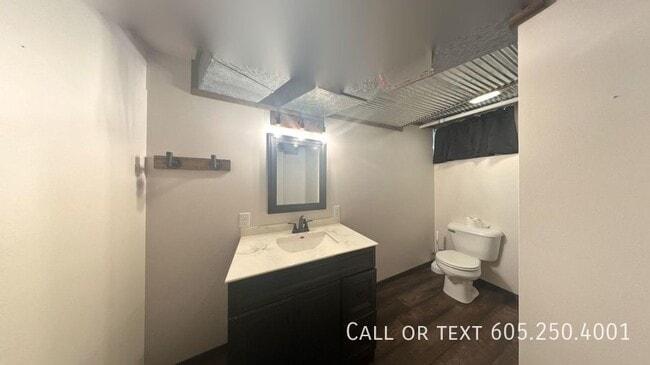 Building Photo - Spacious, Stylish, and Convenient Living