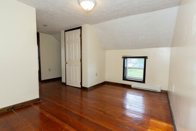 Building Photo - 218 S West St