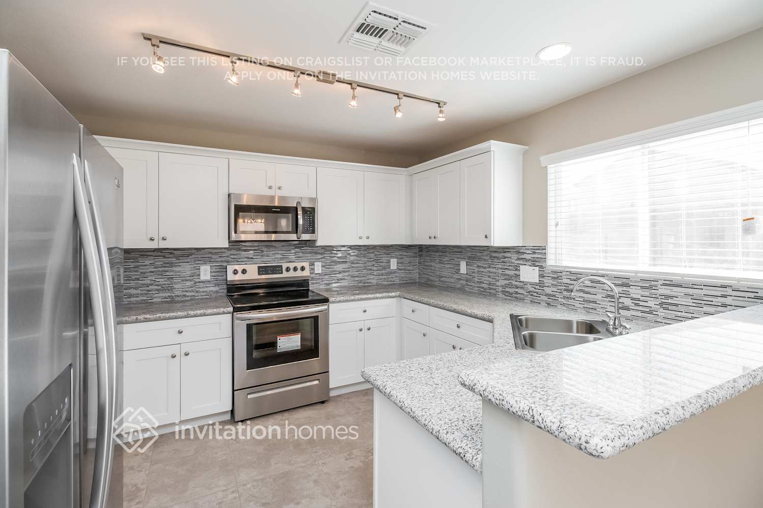 Building Photo - 1429 E Rosebud Dr