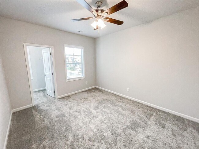 Building Photo - 4624 Silver Oak Dr SW