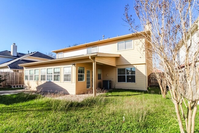 Building Photo - 4342 Lakewood Dr