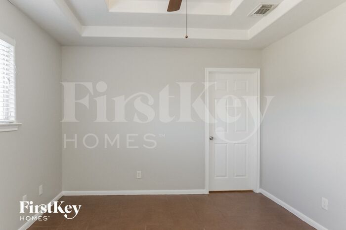 Building Photo - 10419 Royal York Dr