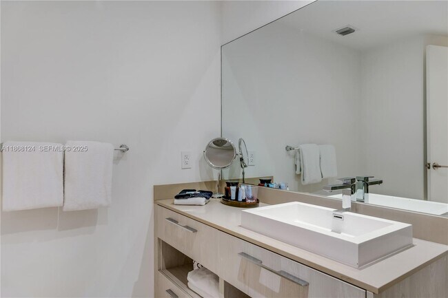 Building Photo - 4111 S Ocean Dr