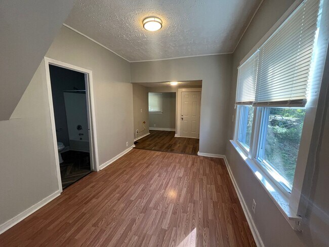 Building Photo - Cozy 3BR/1Ba house with small unfinished basement- LEASING SPECIAL - MOVE IN BY 5/31/2026 AND REC...