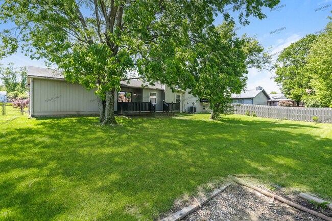 Building Photo - 1214 Nouvelle Dr