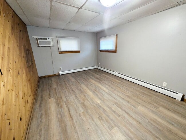 Building Photo - HUGE 3 Bed/2 Bath Home with your own private workshop + oversized garage