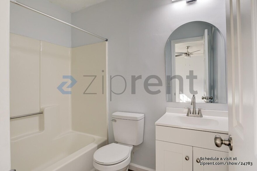 Building Photo - Unit A