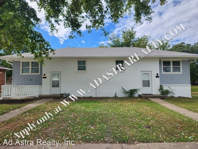 Building Photo - 2 br, 1.5 bath House - 3014 N 155th Ter.,