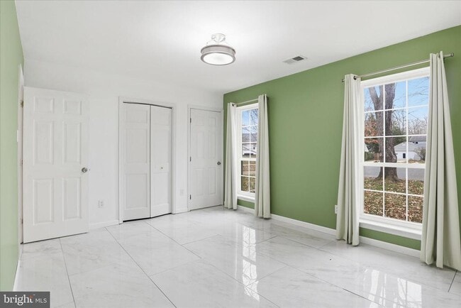 Building Photo - 3454 Tamarack Ct