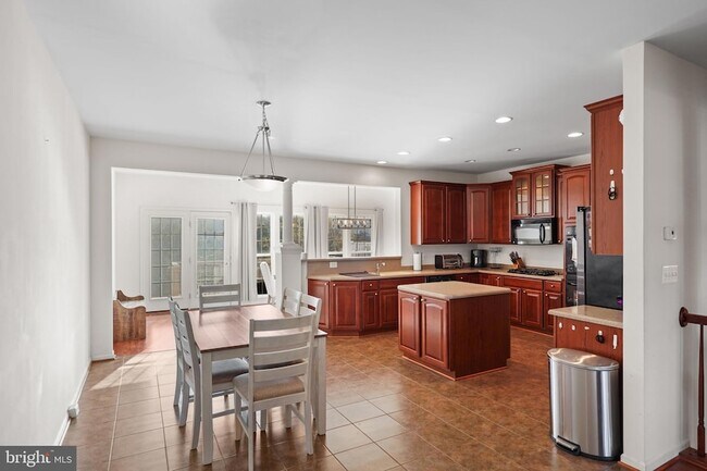 Building Photo - 12 Popes Creek Ln