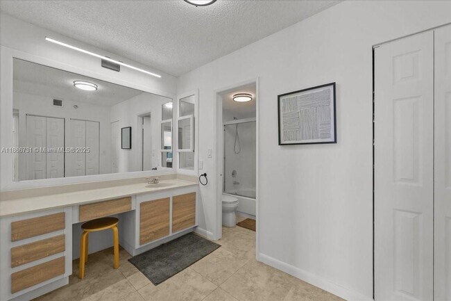 Building Photo - 20515 E Country Club Dr