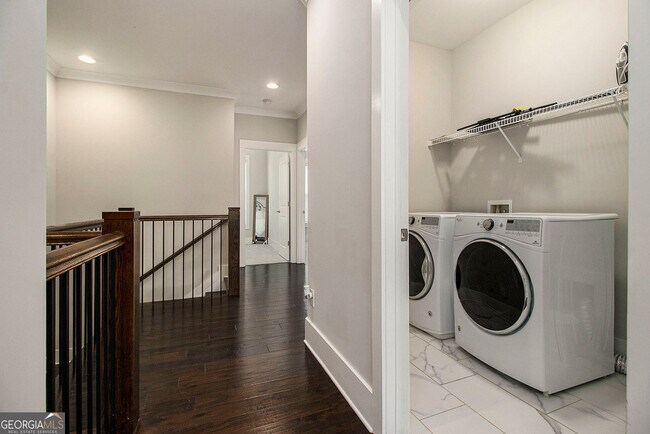 Building Photo - 4300 Walsh Dr