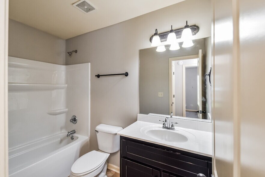 Building Photo - 2639 Cherry Tree Dr