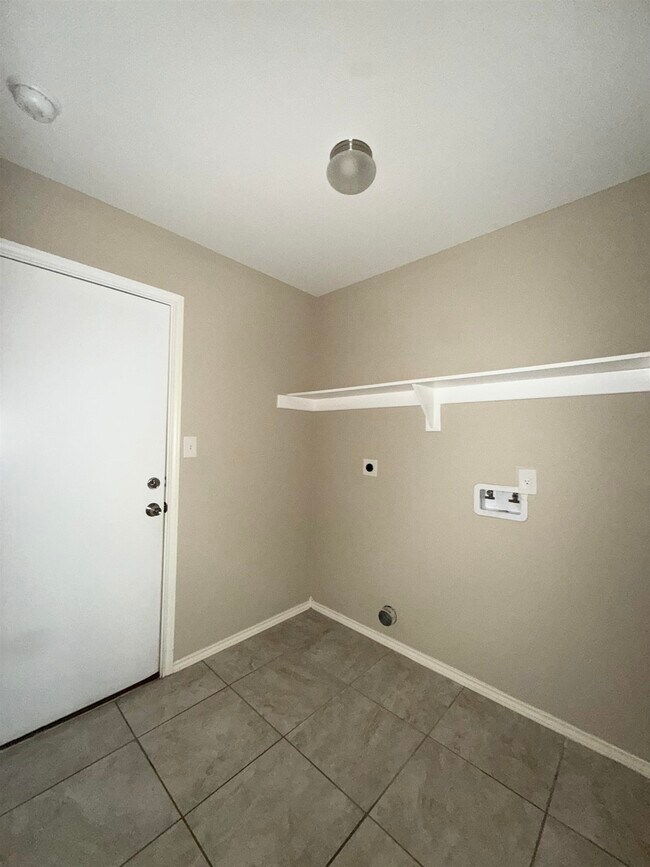 Building Photo - 5310 Hacienda Ln
