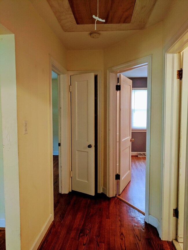 Building Photo - Spacious 3bdrm/2bth Home Located in a Well Established Neighborhood in Richmond's West End  Conve...